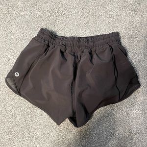 Lululemon hotty hot shorts 2.5”